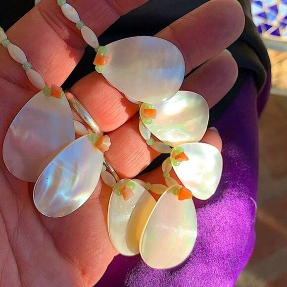 Unique Gorgeous Vintage Teardrop MOP Necklace W/Angel Skin Coral Accents - Picture 9 of 9